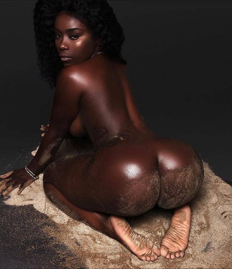 Model Big Black Eboni ASS